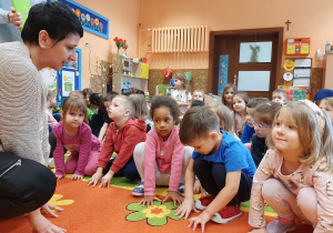 „Jakie emocje towarzyszą nam w teatrze ?”