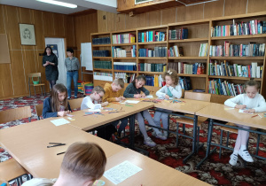 Wielkanocna wizyta w bibliotece- grupa VIII