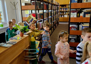 Z wizytą w bibliotece grupa V