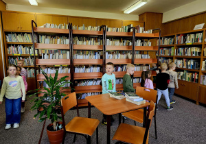 Z wizytą w bibliotece grupa V