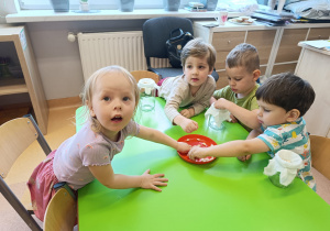 Projekt edukacyjny „WIOSENNIE, ZDROWO, WARZYWNIE, OWOCOWO” w GR XII