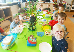 Projekt edukacyjny „WIOSENNIE, ZDROWO, WARZYWNIE, OWOCOWO” w GR XII