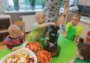 Projekt edukacyjny „WIOSENNIE, ZDROWO, WARZYWNIE, OWOCOWO” w GR XII