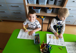 „Tydzień Zdrowego czytania na planecie Ziemia"- akcja czytelnicza w gr. XII