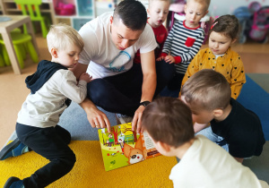 „Tydzień Zdrowego czytania na planecie Ziemia"- akcja czytelnicza w gr. XII