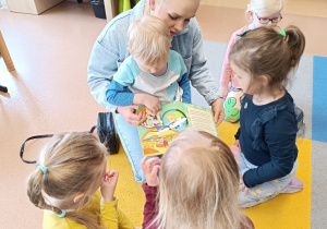 „Tydzień Zdrowego czytania na planecie Ziemia"- akcja czytelnicza w gr. XII