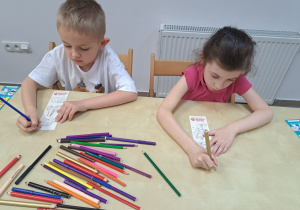 „Jak powstaje książka?”- wycieczka grupy VII do Księgarni i Hurtowni Taniej Książki w Żychlinie i Konińskiej Drukarni Dziełowej w Koninie