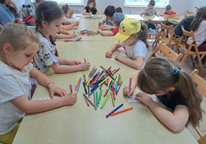 „Jak powstaje książka?”- wycieczka grupy VII do Księgarni i Hurtowni Taniej Książki w Żychlinie i Konińskiej Drukarni Dziełowej w Koninie