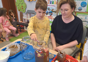 "Dbajmy o naszą planetę..." - projekt edukacyjne w grupie IX