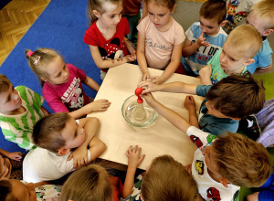 „Czyste powietrze wokół nas"- realizacja programu edukacyjnego w grupie V