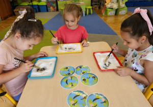 "Czyste powietrze wokól nas"- realizacja programu edukacyjnego w grupie V