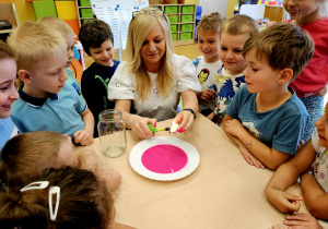 "Czyste powietrze wokól nas"- realizacja programu edukacyjnego w grupie V