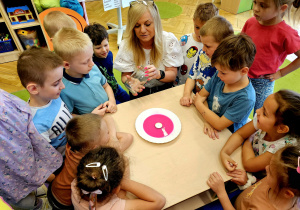 "Czyste powietrze wokól nas"- realizacja programu edukacyjnego w grupie V