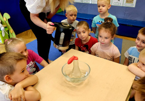 "Czyste powietrze wokól nas"- realizacja programu edukacyjnego w grupie V