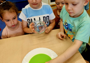 "Czyste powietrze wokól nas"- realizacja programu edukacyjnego w grupie V