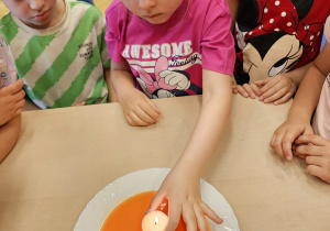 "Czyste powietrze wokól nas"- realizacja programu edukacyjnego w grupie V