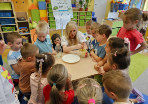 "Czyste powietrze wokól nas"- realizacja programu edukacyjnego w grupie V