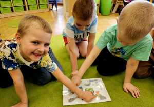 "Czyste powietrze wokól nas"- realizacja programu edukacyjnego w grupie V