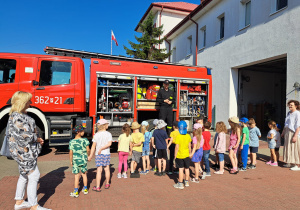 Wycieczka do Jednostki Ratowniczo - Gaśniczej nr 2 w Koninie - gr. IX