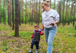 „Bo z rodziną fajnie jest…” – integrująca wycieczka do ŻArtowni w grupie XII