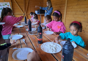 „Pożegnajmy się"- piknik integracyjny z rodzicami w Pradolinie- gr. VII