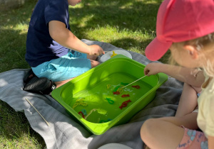 Zabawy na świeżym powietrzu w grupie I