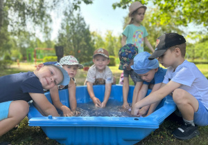 Zabawy na świeżym powietrzu w grupie I