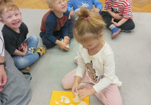 „Zmysłami poznajemy jesień"- projekt edukacyjny w gr. I