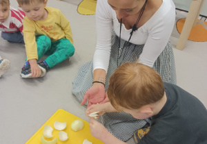 „Zmysłami poznajemy jesień"- projekt edukacyjny w gr. I