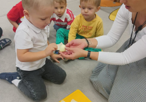 „Zmysłami poznajemy jesień"- projekt edukacyjny w gr. I