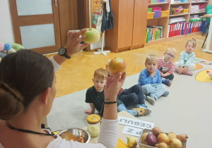 „Zmysłami poznajemy jesień"- projekt edukacyjny w gr. I