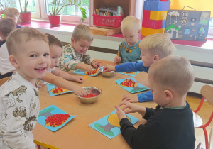 „Zmysłami poznajemy jesień"- projekt edukacyjny w gr. I