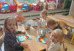 „Zmysłami poznajemy jesień"- projekt edukacyjny w gr. I