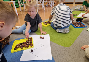 Małe smyki z grupy X w świecie przyrodniczej sensoryki – projekt edukacyjny cz. I JESIEŃ.