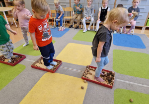 Małe smyki z grupy X w świecie przyrodniczej sensoryki – projekt edukacyjny cz. I JESIEŃ.