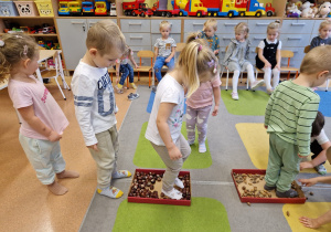 Małe smyki z grupy X w świecie przyrodniczej sensoryki – projekt edukacyjny cz. I JESIEŃ.