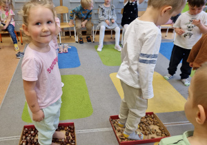 Małe smyki z grupy X w świecie przyrodniczej sensoryki – projekt edukacyjny cz. I JESIEŃ.