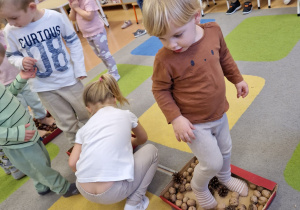 Małe smyki z grupy X w świecie przyrodniczej sensoryki – projekt edukacyjny cz. I JESIEŃ.