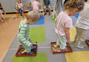 Małe smyki z grupy X w świecie przyrodniczej sensoryki – projekt edukacyjny cz. I JESIEŃ.