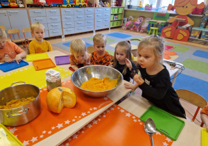 Małe smyki z grupy X w świecie przyrodniczej sensoryki – projekt edukacyjny cz. I JESIEŃ.