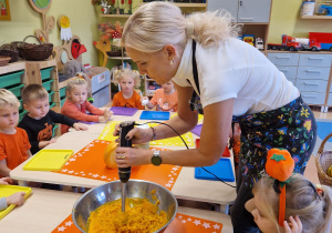 Małe smyki z grupy X w świecie przyrodniczej sensoryki – projekt edukacyjny cz. I JESIEŃ.