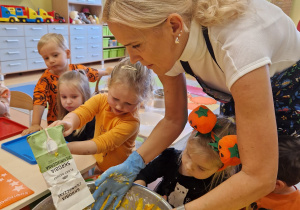 Małe smyki z grupy X w świecie przyrodniczej sensoryki – projekt edukacyjny cz. I JESIEŃ.