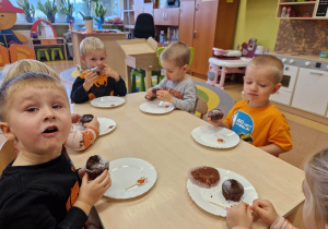 Małe smyki z grupy X w świecie przyrodniczej sensoryki – projekt edukacyjny cz. I JESIEŃ.