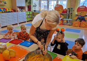 Małe smyki z grupy X w świecie przyrodniczej sensoryki – projekt edukacyjny cz. I JESIEŃ.