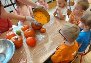 "Dzień Dyni"- czyli sensorycznie i dyniowo w grupie I