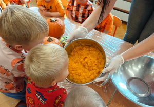 "Dzień Dyni"- czyli sensorycznie i dyniowo w grupie I