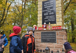 „Jesień jest piękna”- wycieczka do parku- grupa VI