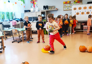 "Dyniowy zawrót głowy..."- czyli Dzień Dyni i zajęcia koleżeńskie w gr. XI i XII