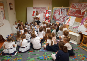 Integrujące zajęcia patriotyczne w Przedszkolnym Mini Muzeum – grupa III i IV