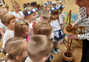 Integrujące zajęcia patriotyczne w Przedszkolnym Mini Muzeum – grupa III i IV